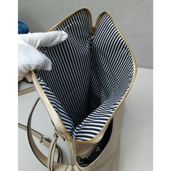 Kate Spade New York Beige Pebbled Leather Zipper Flap Closure Crossbody Bag - Picture 9 of 16